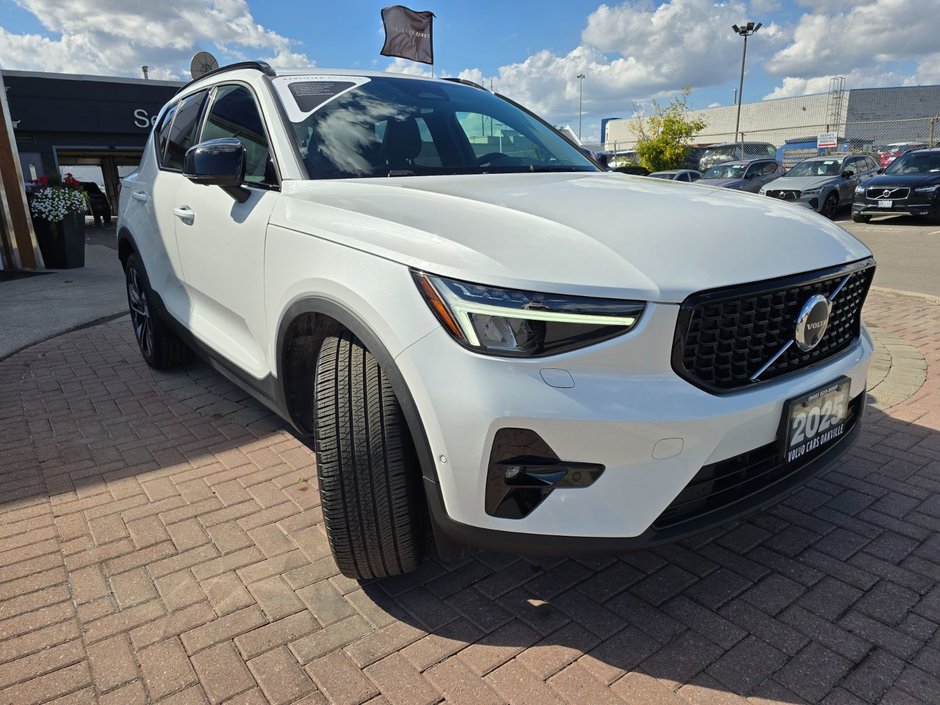 2025 Volvo XC40 PLUS DARK THEME-5