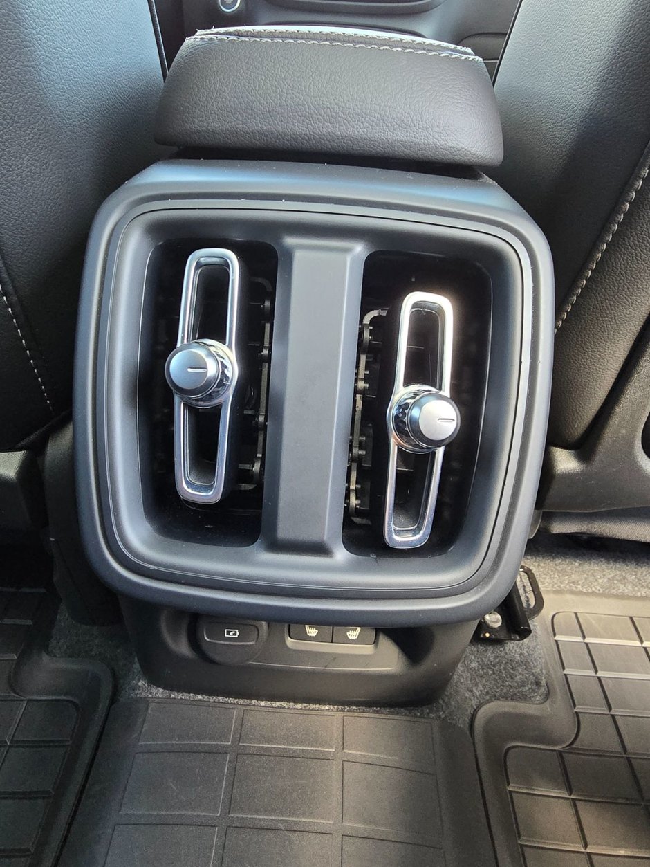 2025 Volvo XC40 PLUS DARK THEME-20