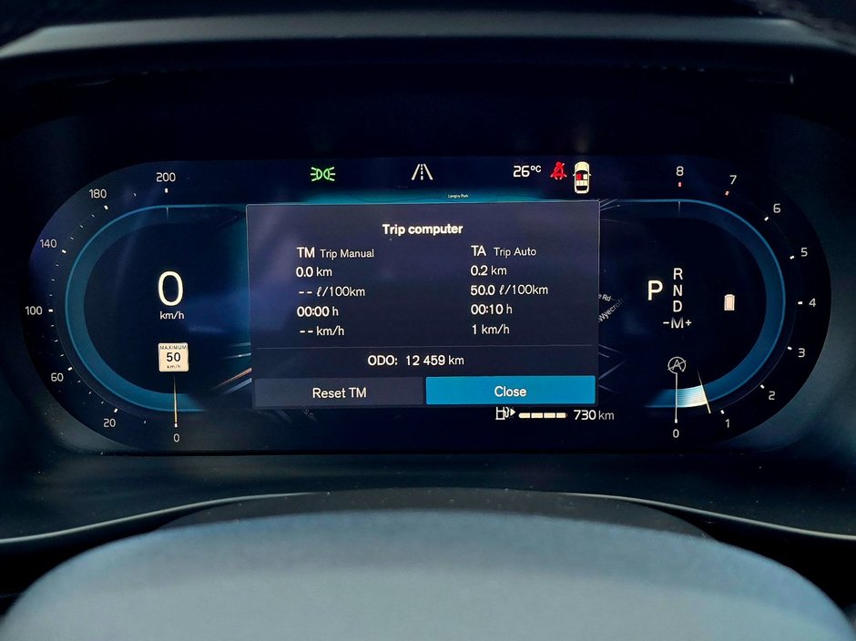 2025 Volvo XC40 PLUS DARK THEME-1