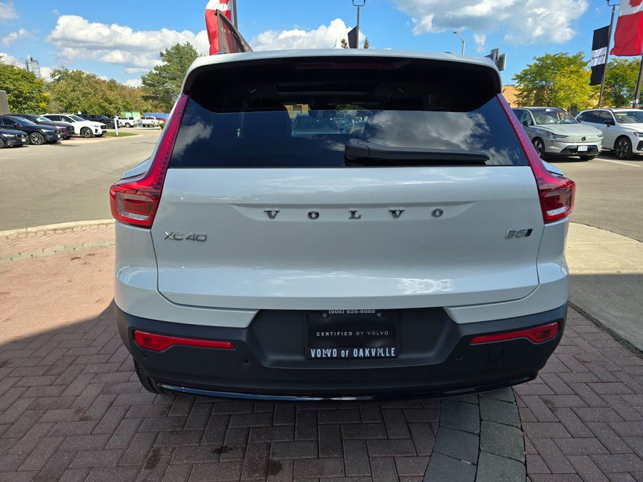 2025 Volvo XC40 PLUS DARK THEME-13