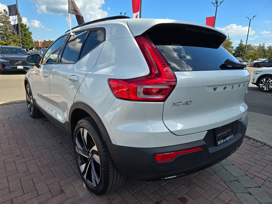 2025 Volvo XC40 PLUS DARK THEME-11