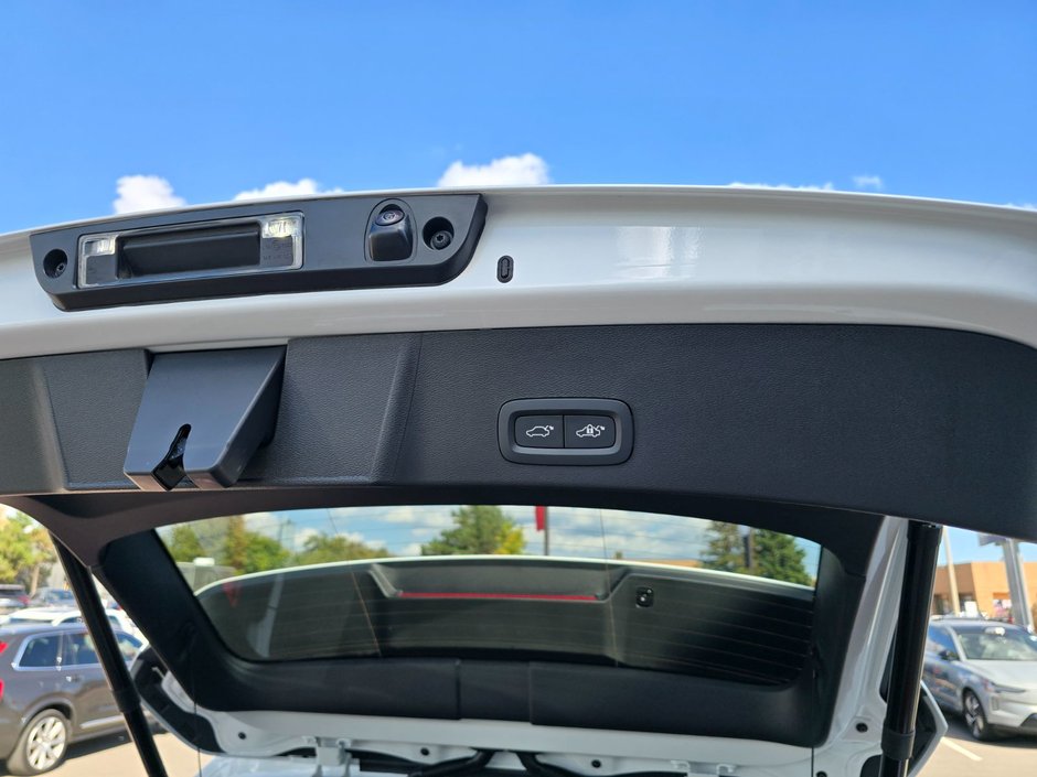 2025 Volvo XC40 PLUS DARK THEME-16