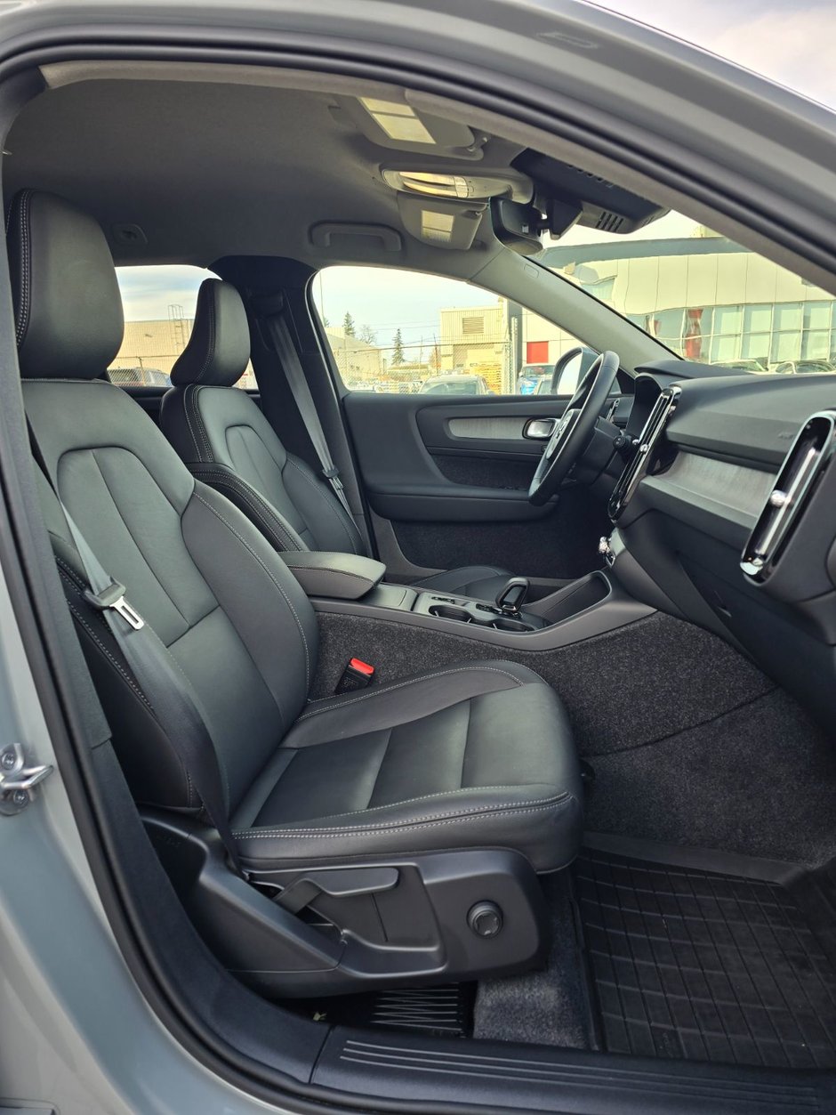 2025 Volvo XC40 CORE BRIGHT THEME-22