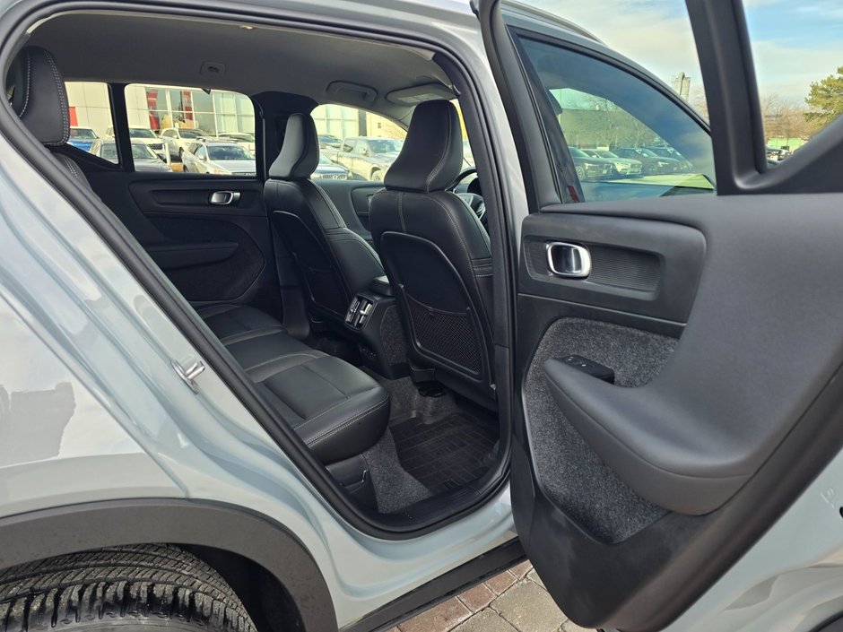 2025 Volvo XC40 CORE BRIGHT THEME-18