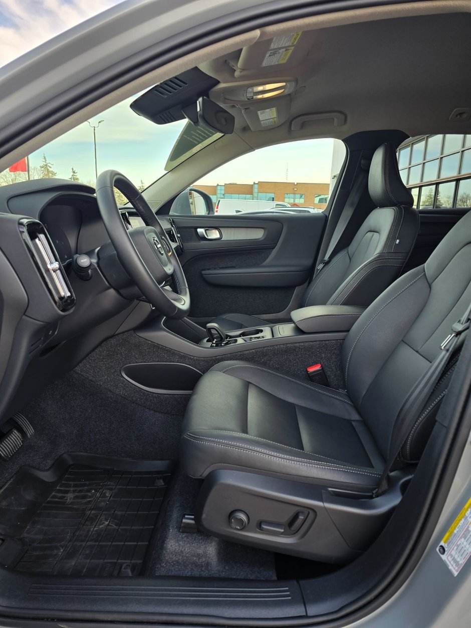 2025 Volvo XC40 CORE BRIGHT THEME-23