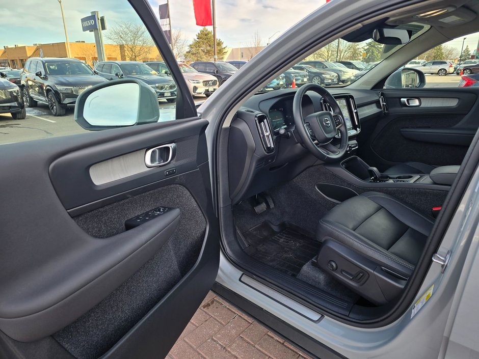 2025 Volvo XC40 CORE BRIGHT THEME-12