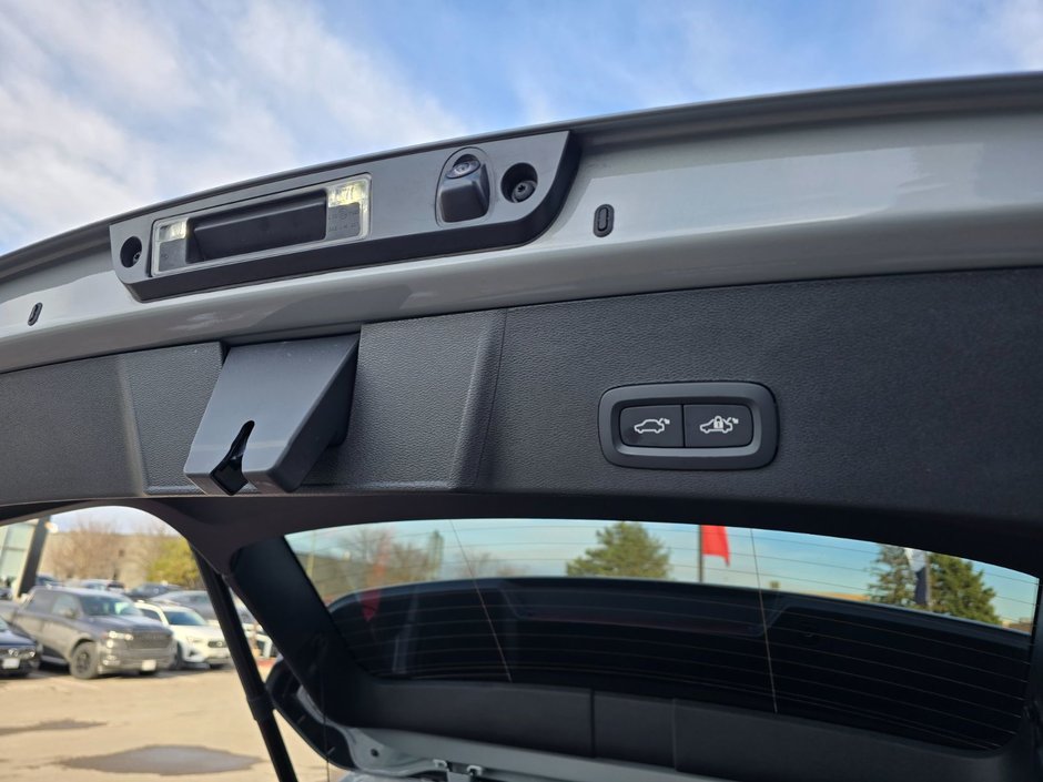 2025 Volvo XC40 CORE BRIGHT THEME-17