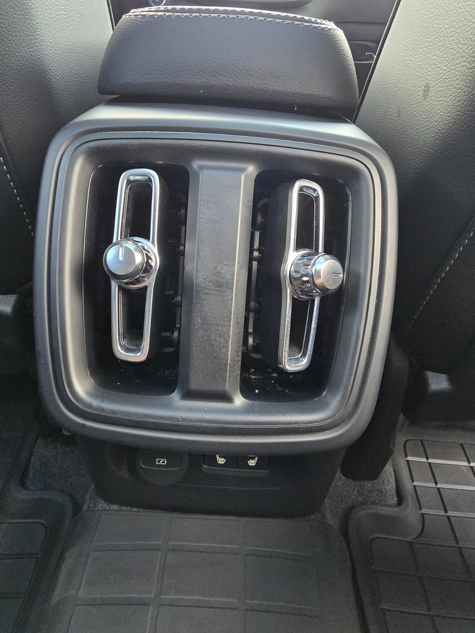 2025 Volvo XC40 PLUS DARK THEME-20