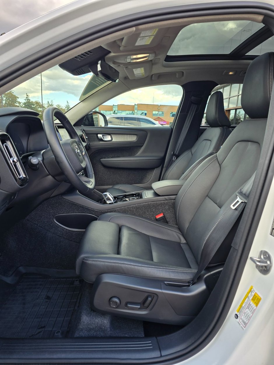 2025 Volvo XC40 PLUS DARK THEME-24