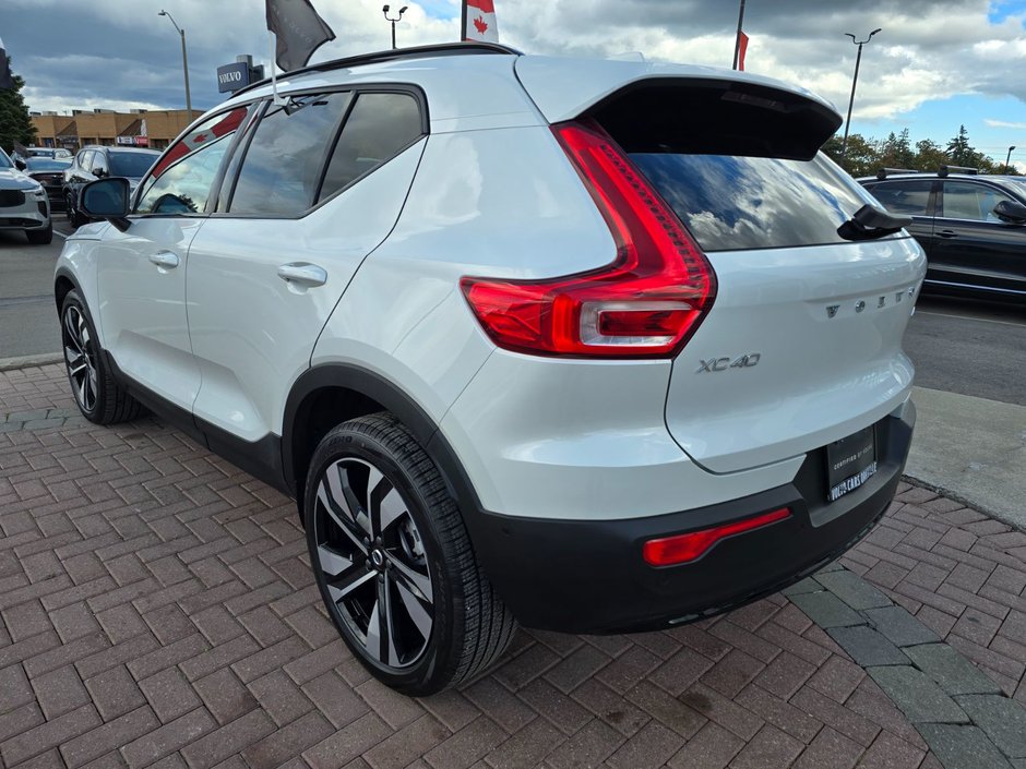 2025 Volvo XC40 PLUS DARK THEME-11