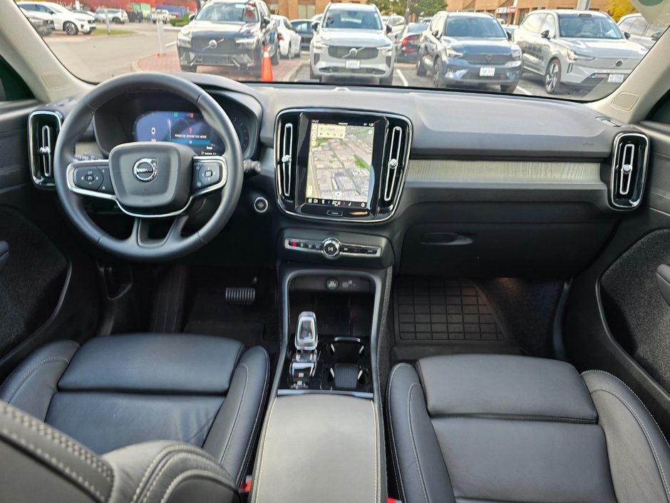 2025 Volvo XC40 PLUS DARK THEME-4