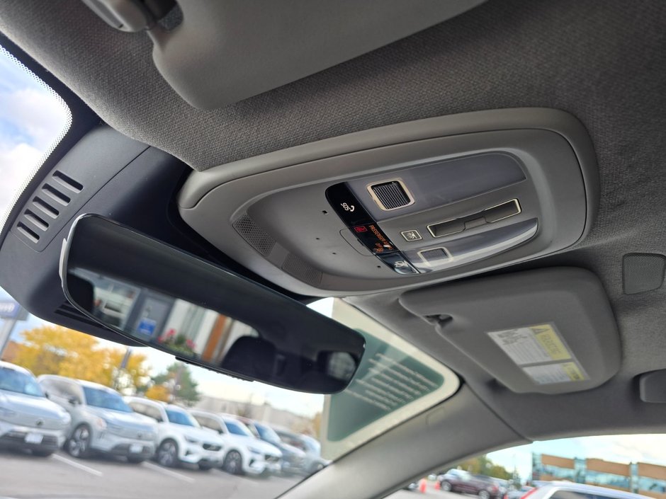 2025 Volvo XC40 PLUS DARK THEME-25