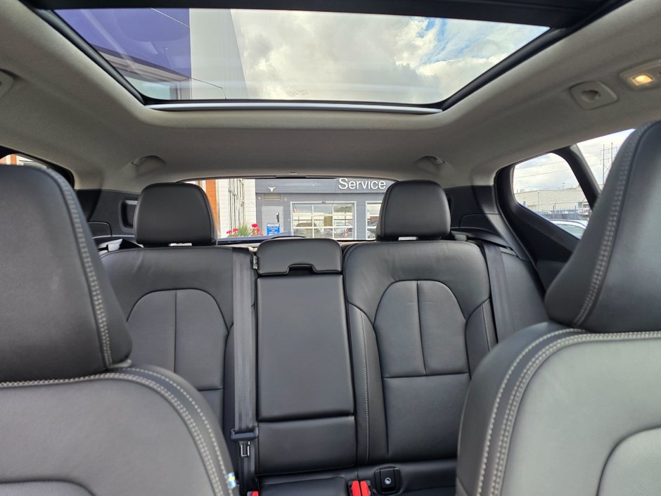 2025 Volvo XC40 PLUS DARK THEME-8