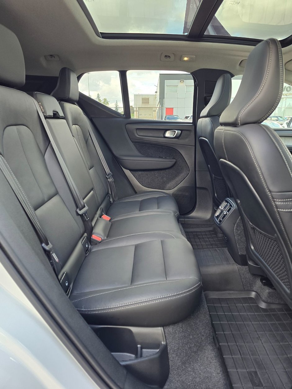 2025 Volvo XC40 PLUS DARK THEME-19