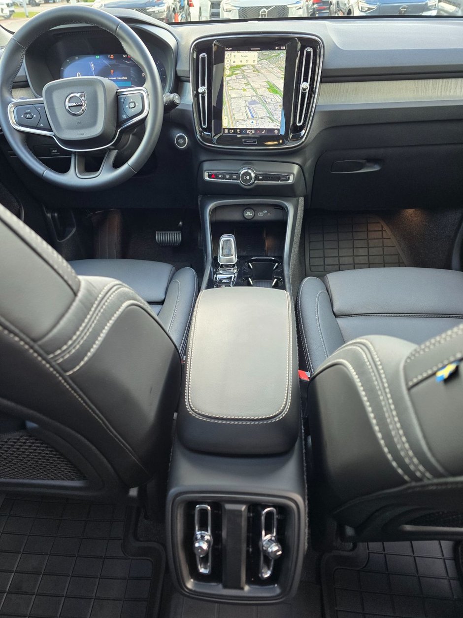 2025 Volvo XC40 PLUS DARK THEME-21