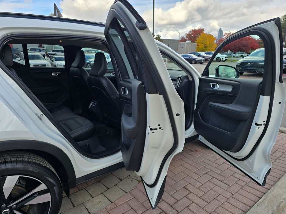 2025 Volvo XC40 PLUS DARK THEME-10