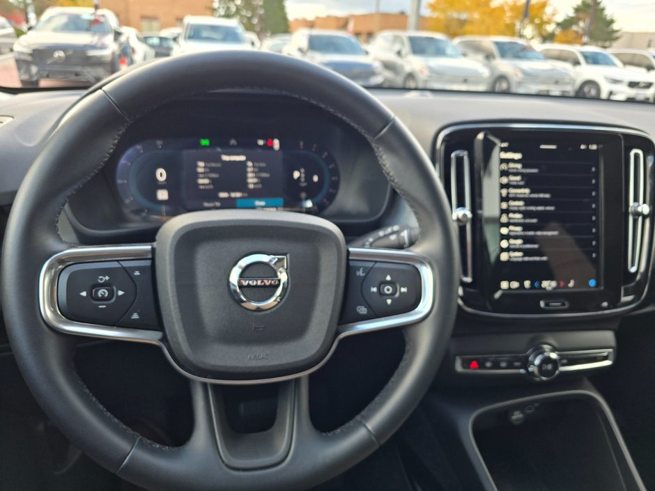 2025 Volvo XC40 PLUS DARK THEME-27