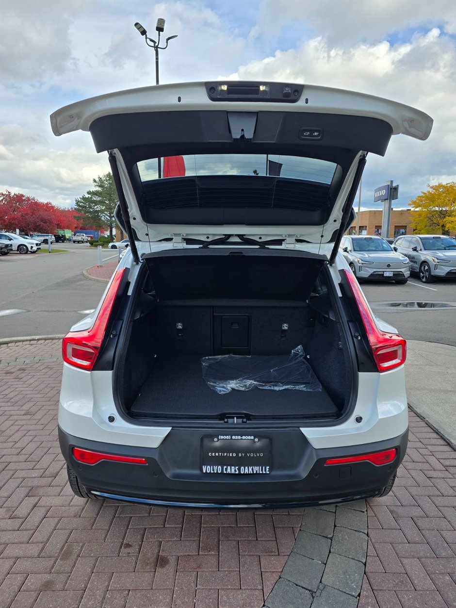 2025 Volvo XC40 PLUS DARK THEME-15