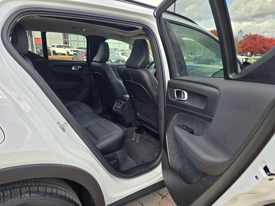 2025 Volvo XC40 PLUS DARK THEME-18