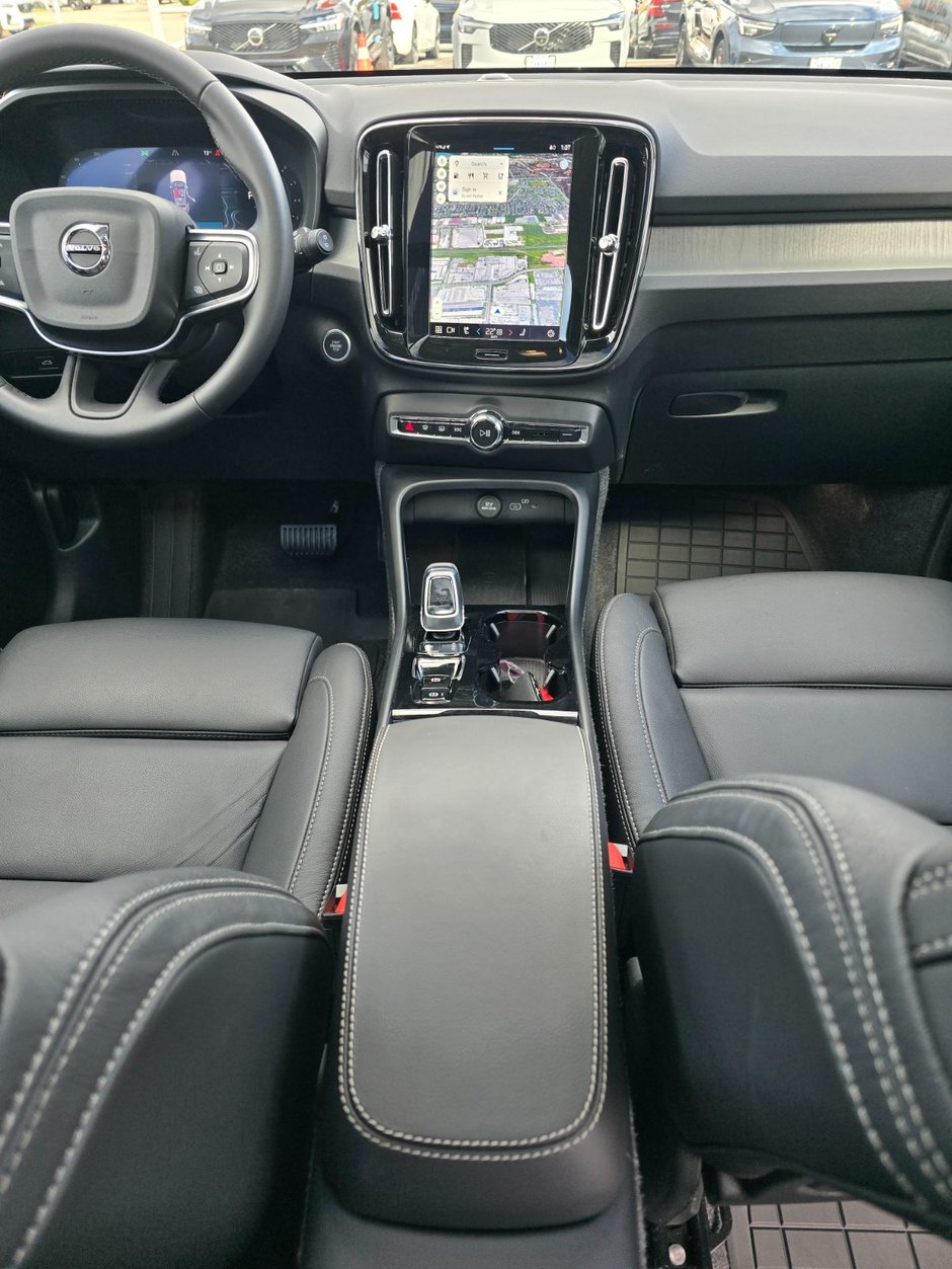 2025 Volvo XC40 PLUS DARK THEME-21