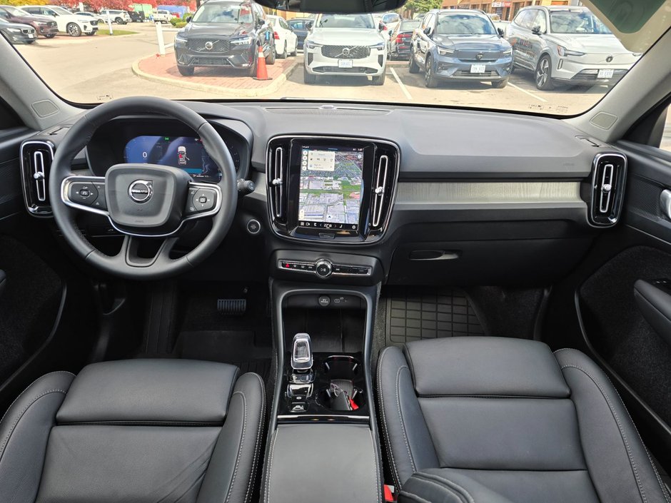 2025 Volvo XC40 PLUS DARK THEME-4