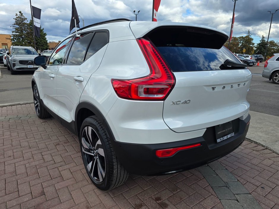 2025 Volvo XC40 PLUS DARK THEME-11