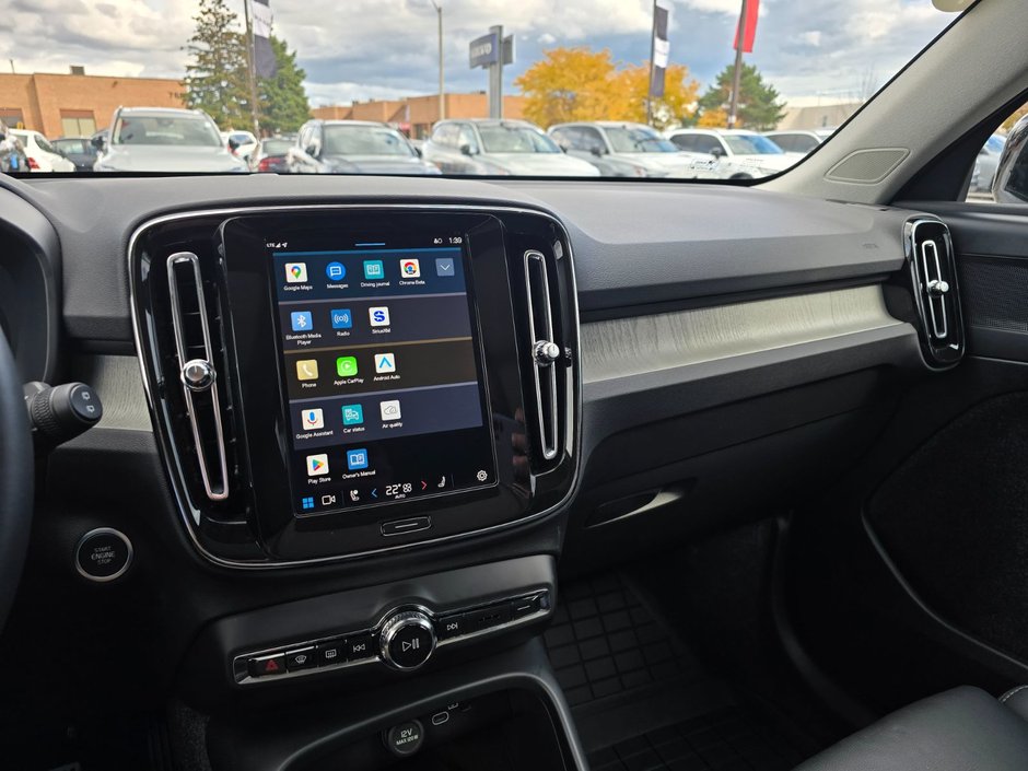 2025 Volvo XC40 PLUS DARK THEME-28