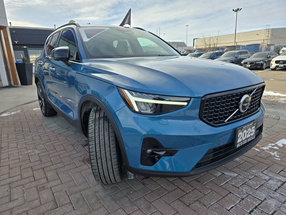 2025 Volvo XC40 PLUS DARK THEME-5