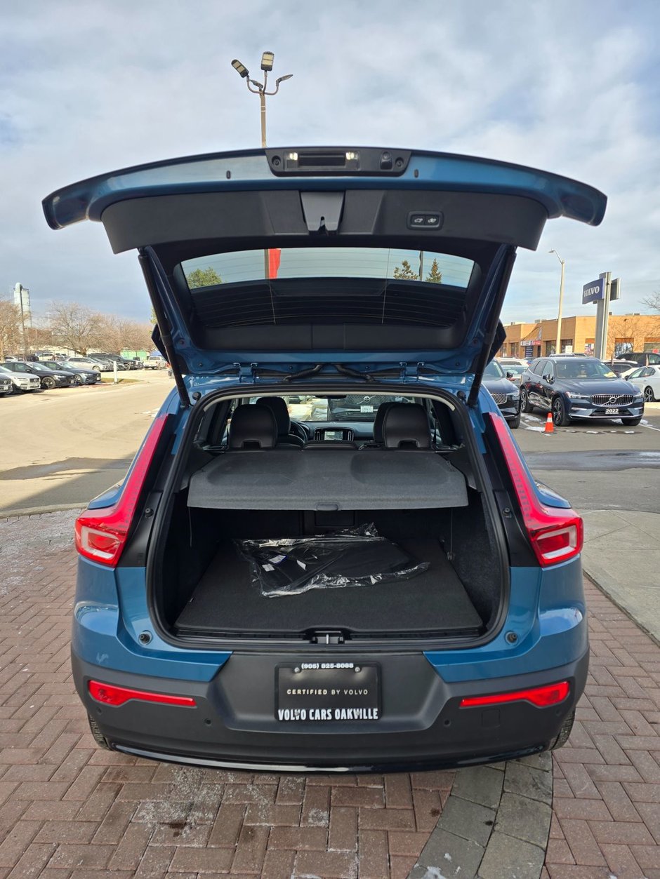 2025 Volvo XC40 PLUS DARK THEME-15