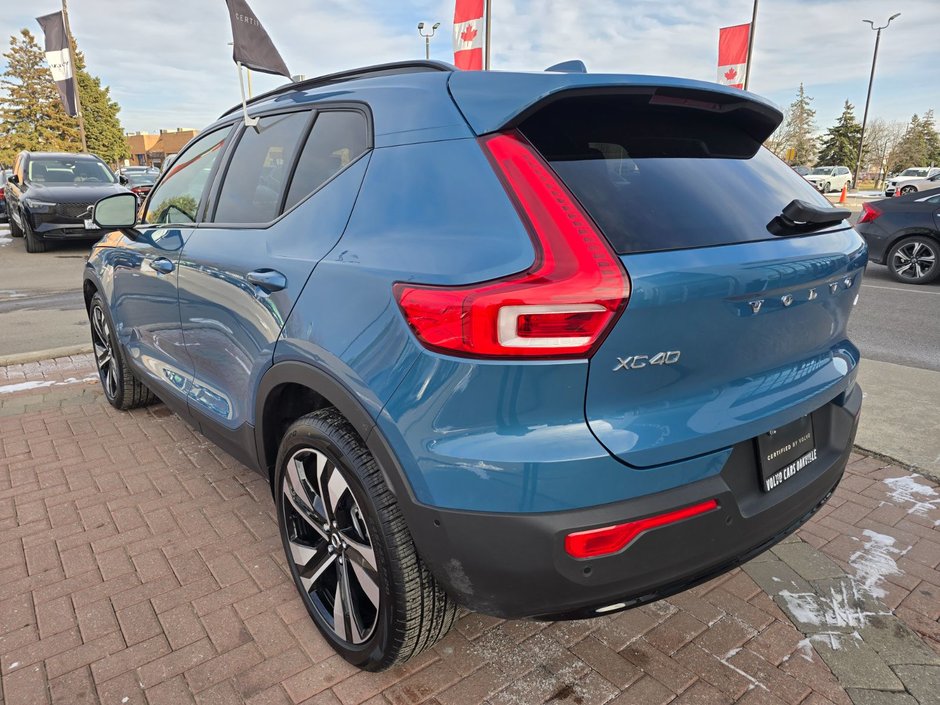 2025 Volvo XC40 PLUS DARK THEME-11