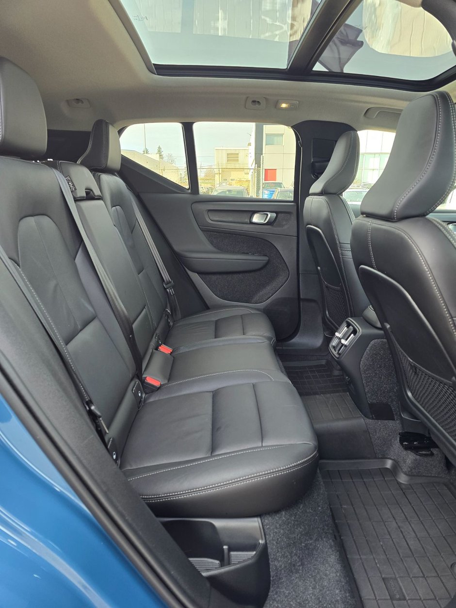2025 Volvo XC40 PLUS DARK THEME-19