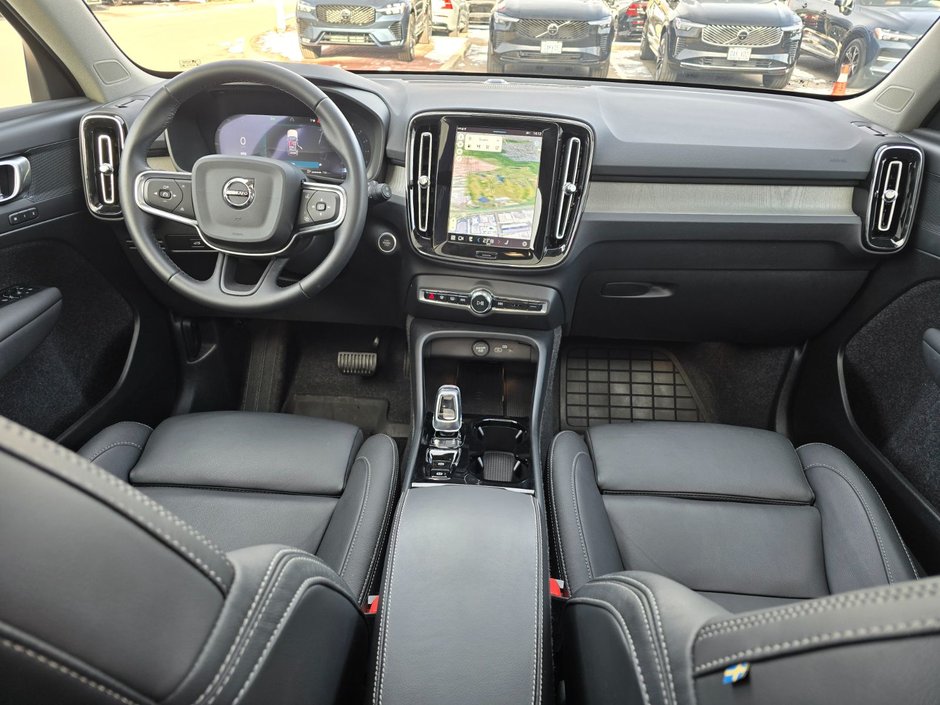 2025 Volvo XC40 PLUS DARK THEME-4
