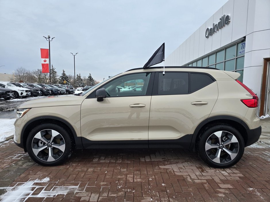 2025 Volvo XC40 PLUS DARK THEME-9