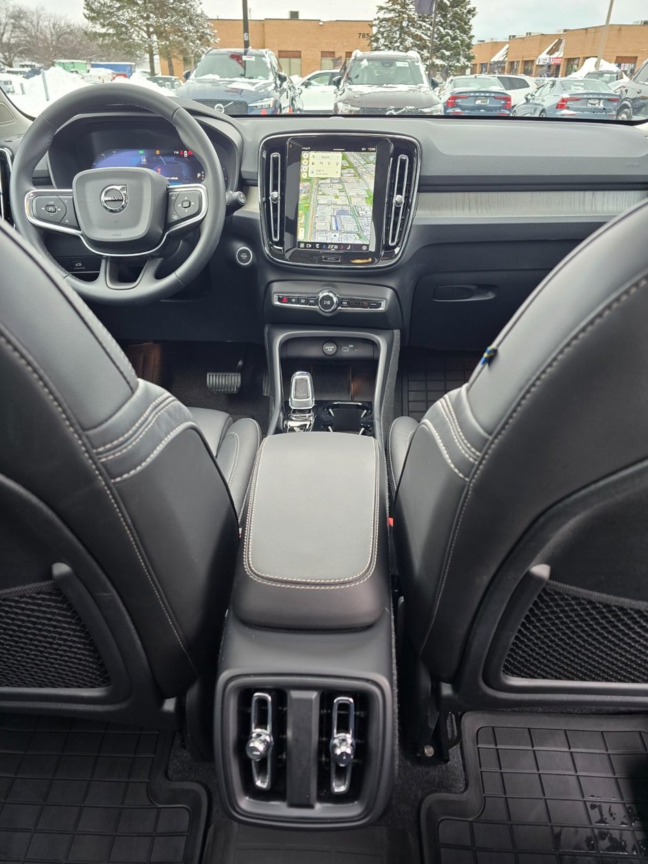 2025 Volvo XC40 PLUS DARK THEME-21