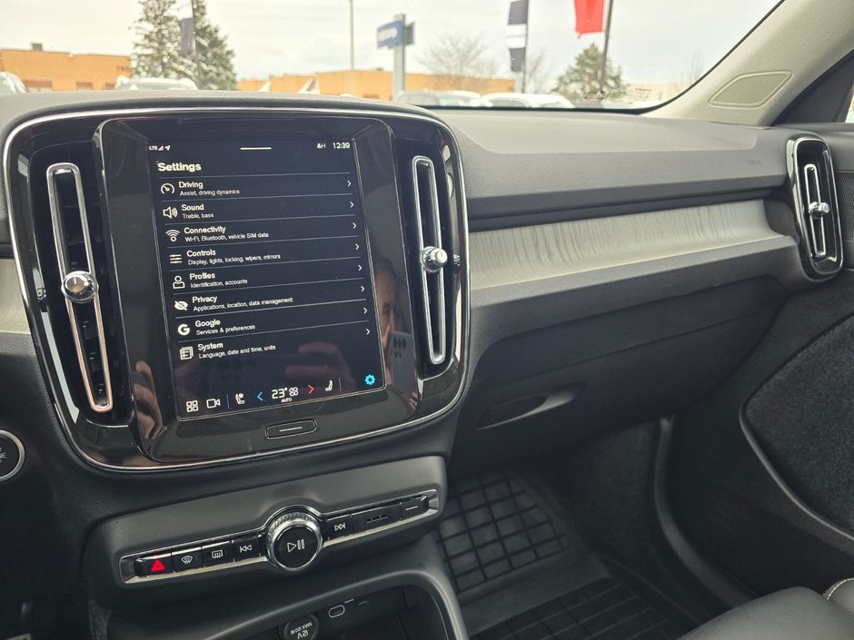 2025 Volvo XC40 PLUS DARK THEME-28