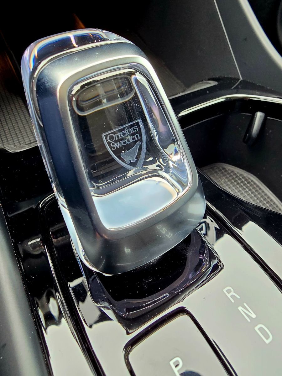 2025 Volvo XC40 PLUS DARK THEME-30