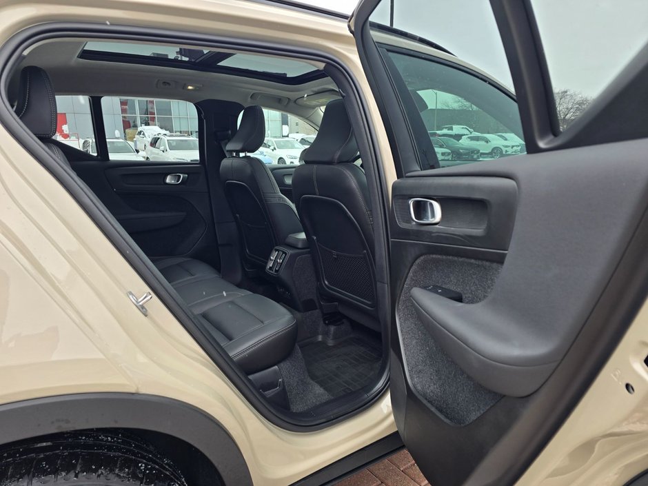 2025 Volvo XC40 PLUS DARK THEME-18