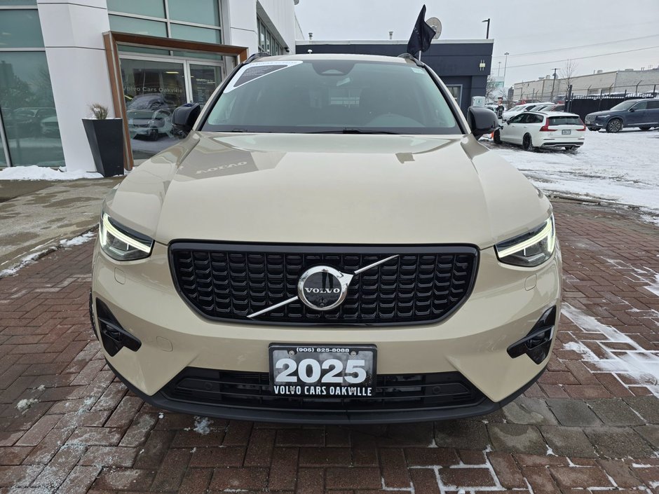 2025 Volvo XC40 PLUS DARK THEME-3