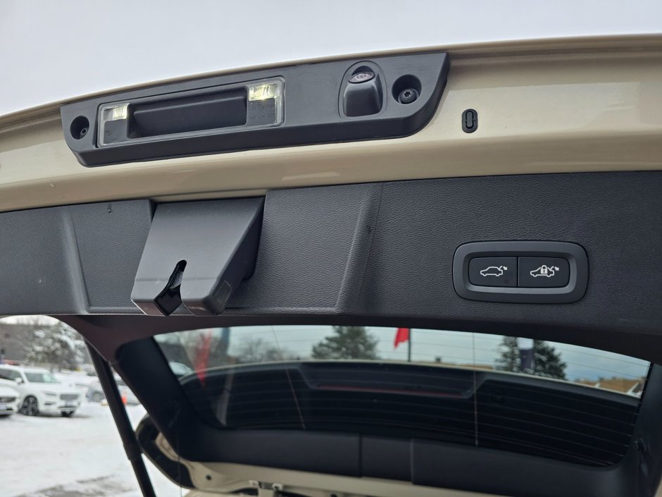 2025 Volvo XC40 PLUS DARK THEME-17