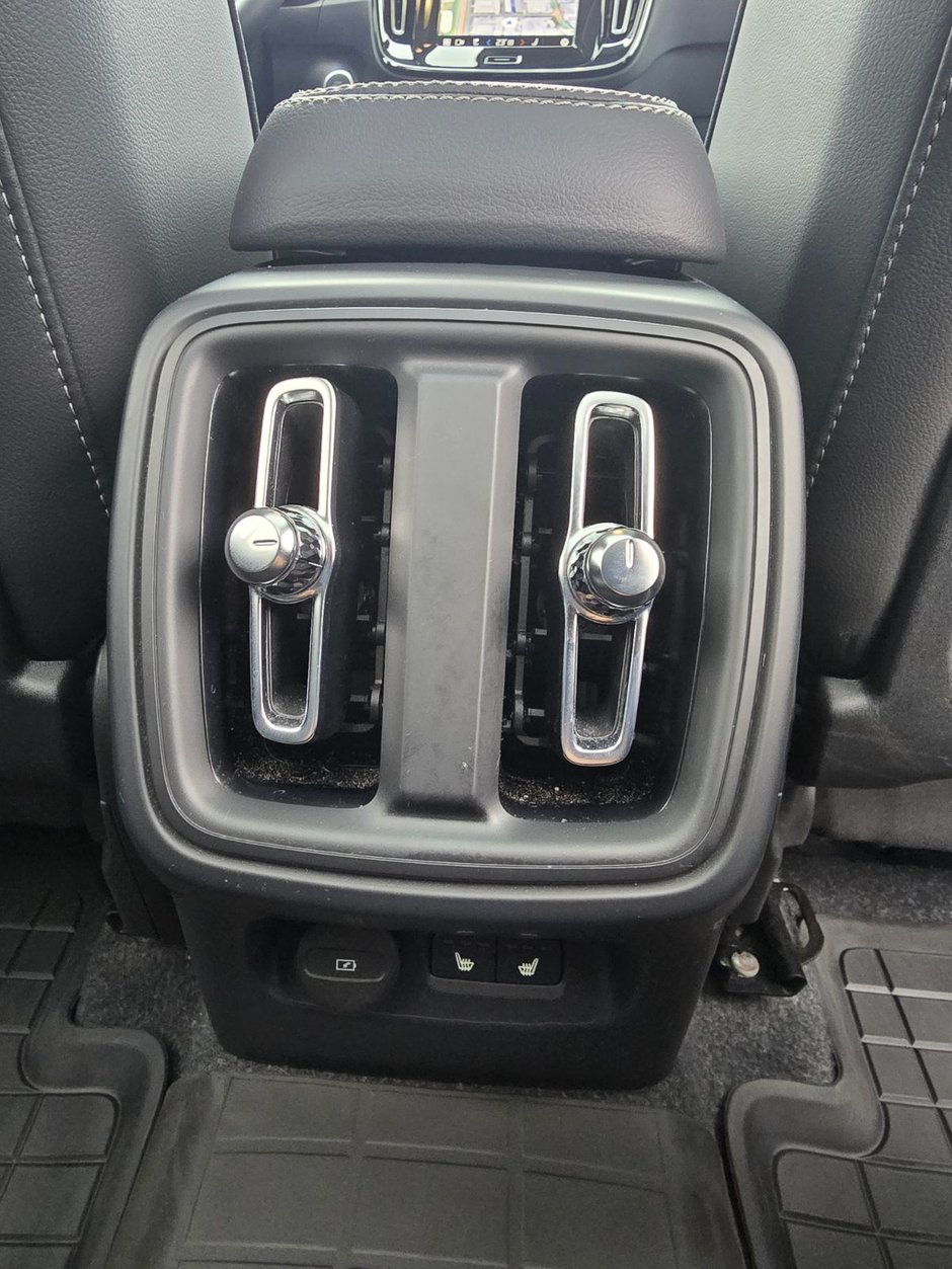 2025 Volvo XC40 PLUS DARK THEME-20