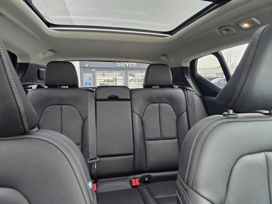 2025 Volvo XC40 PLUS DARK THEME-8