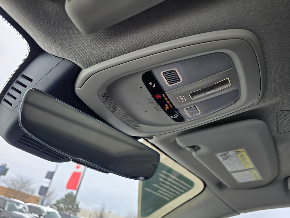 2025 Volvo XC40 PLUS DARK THEME-25