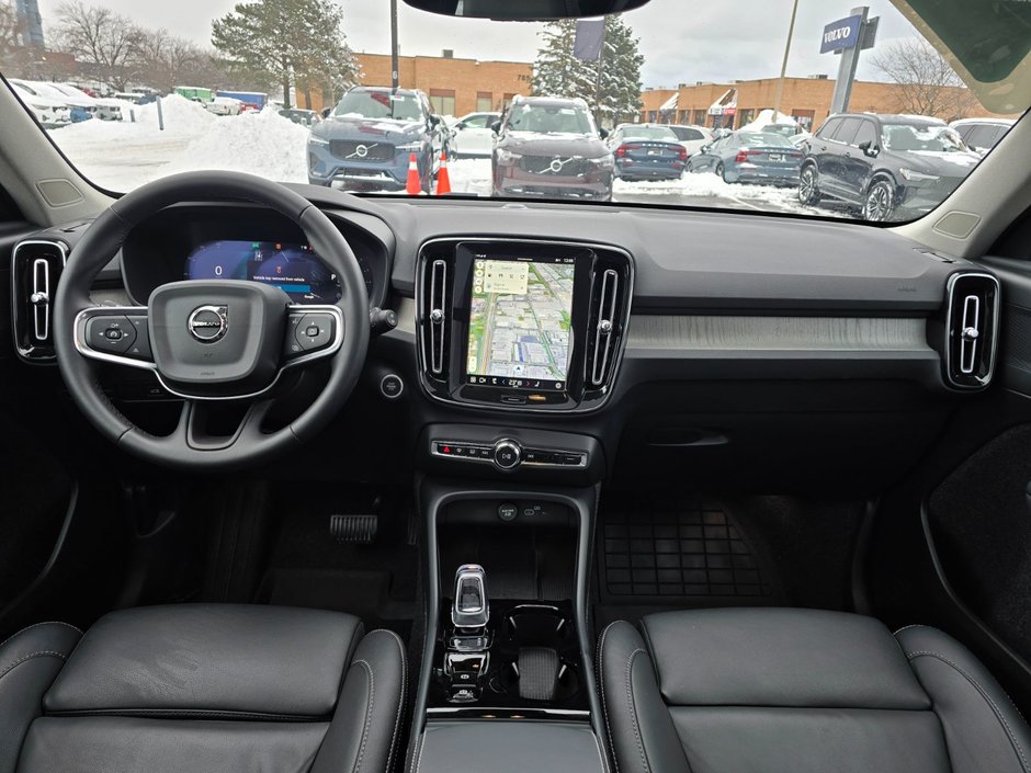 2025 Volvo XC40 PLUS DARK THEME-4