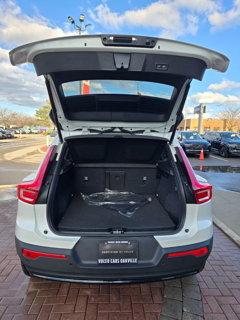 2025 Volvo XC40 PLUS DARK THEME-15