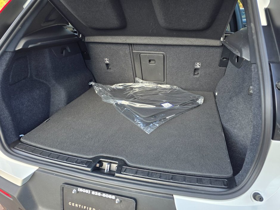 2025 Volvo XC40 PLUS DARK THEME-16