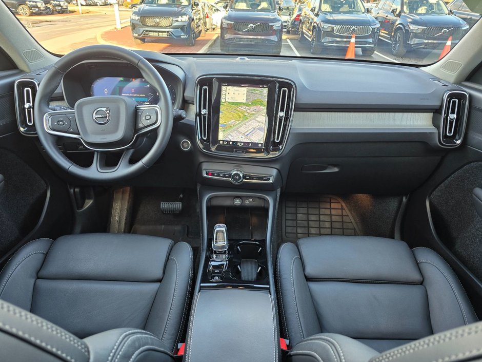 2025 Volvo XC40 PLUS DARK THEME-4