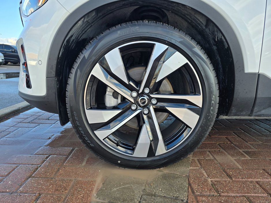 2025 Volvo XC40 PLUS DARK THEME-7