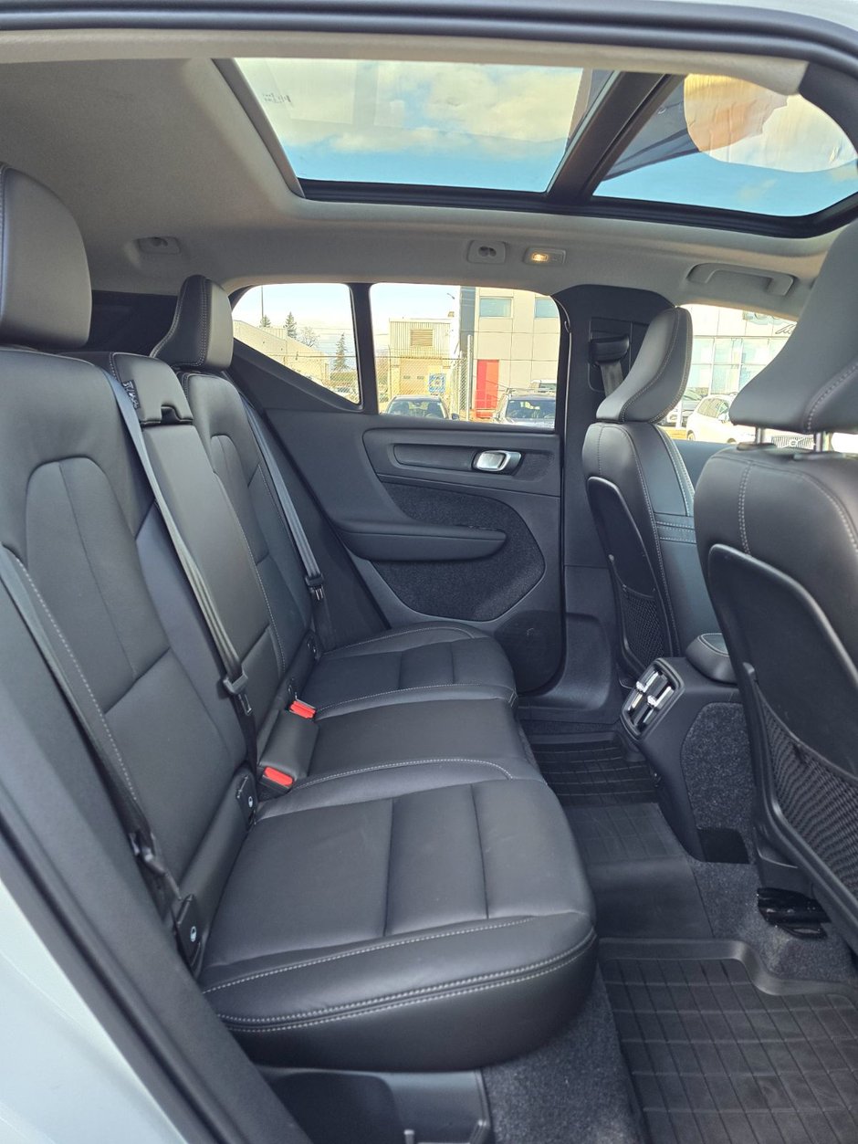 2025 Volvo XC40 PLUS DARK THEME-19