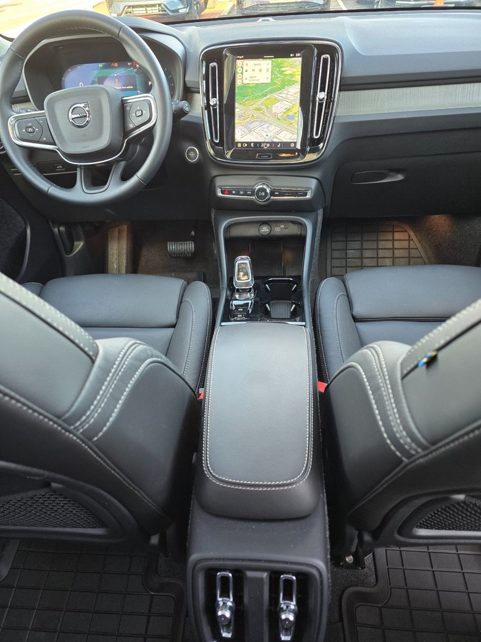 2025 Volvo XC40 PLUS DARK THEME-21