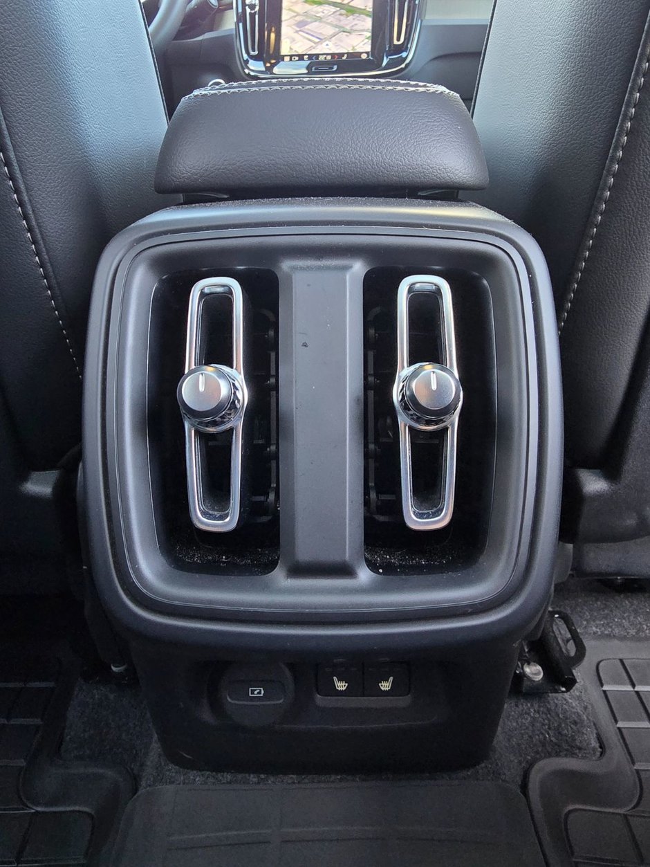 2025 Volvo XC40 PLUS DARK THEME-20